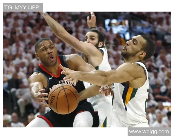 克莱13中4得10分赛后手牵手女友马冬梅离场引关注