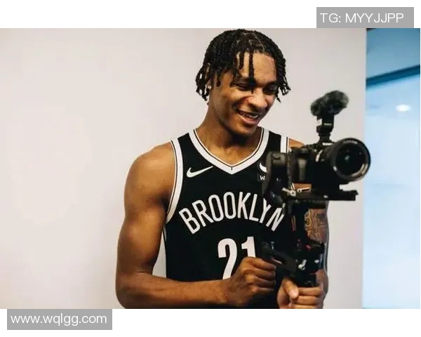 雷霆官方宣布签下前篮网后卫23年22号秀达里克怀特黑德